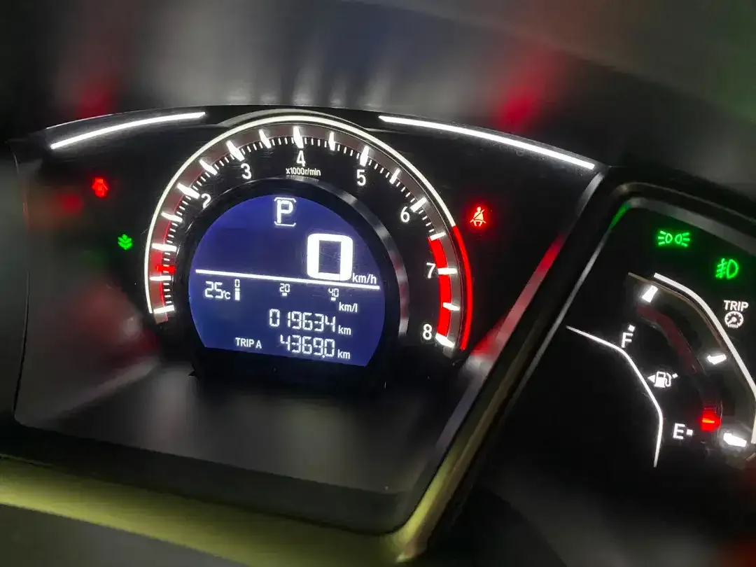 Honda Civic Turbo Hatchback 2018 Automatic - Image 7 of 10