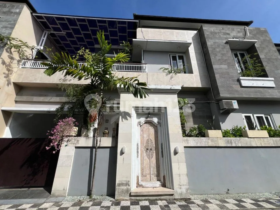 Rumah Modern Full Furnish One Gate System Didaerah Gatot Subroto Timur Dekat ke Mall Living World Kesiman Sanur dan Tohpati serta ke Batubulan - Image 1 of 4