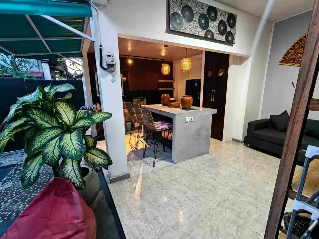 Disewakan 2 BR villa furnished strategis bebas banjir Dekat canggu - Image 2 of 10