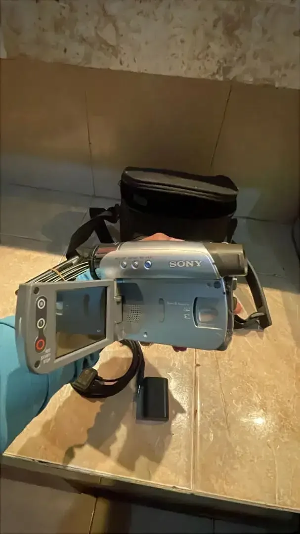 HandyCam SONY DCR-HC36E - Image 2 of 8