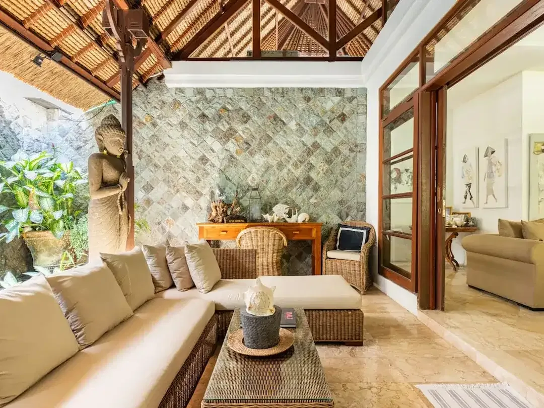 PROFITABLE LUXURY VILLA IN PRIME TOURISM SANUR - Image 9 of 10