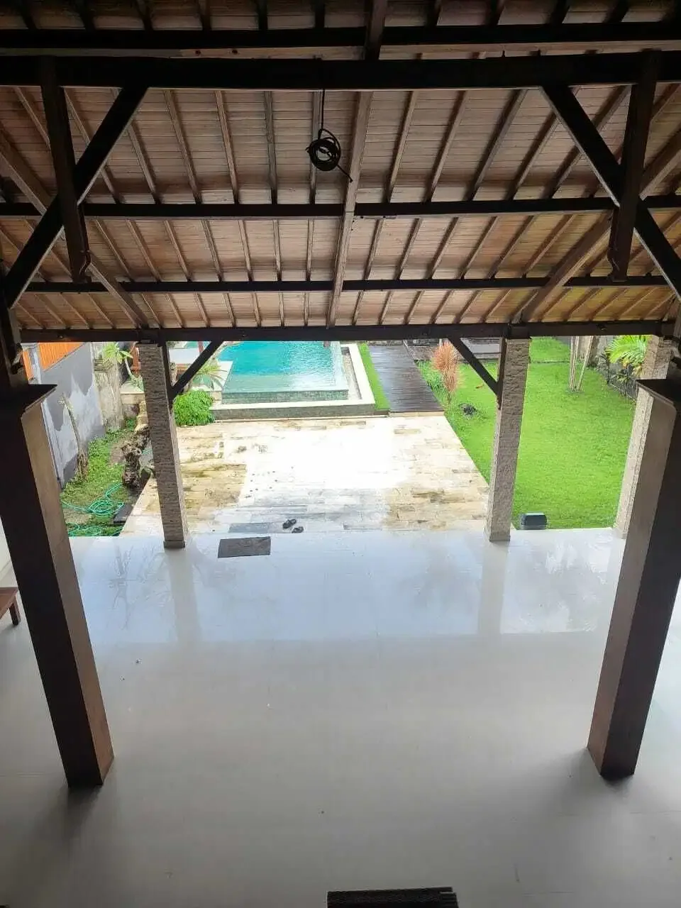 FOR RENT VILLA 3BR FURNIHED BIG GARDEN BIG POOL LOCATION UMALAS - Image 6 of 10