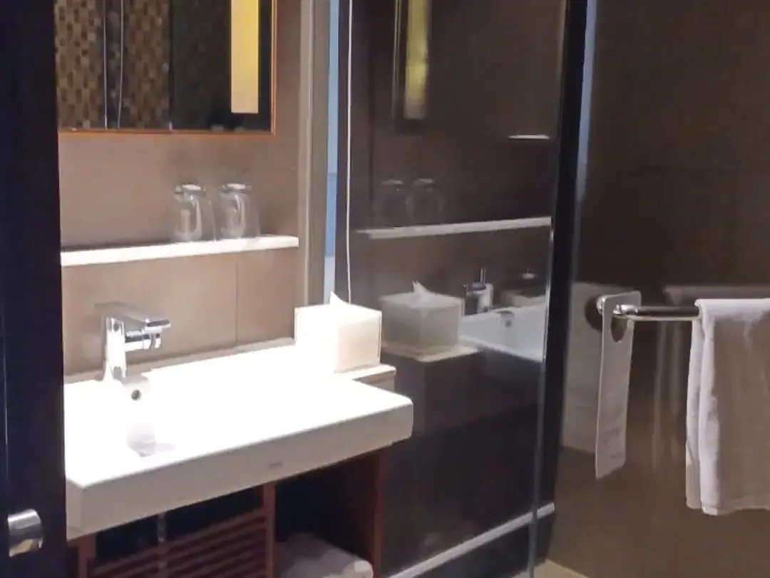 DIJUAL CONDOTEL DOUBLE BED SIAP HUNI DI  MERCURE BALI LEGIAN - Image 5 of 9