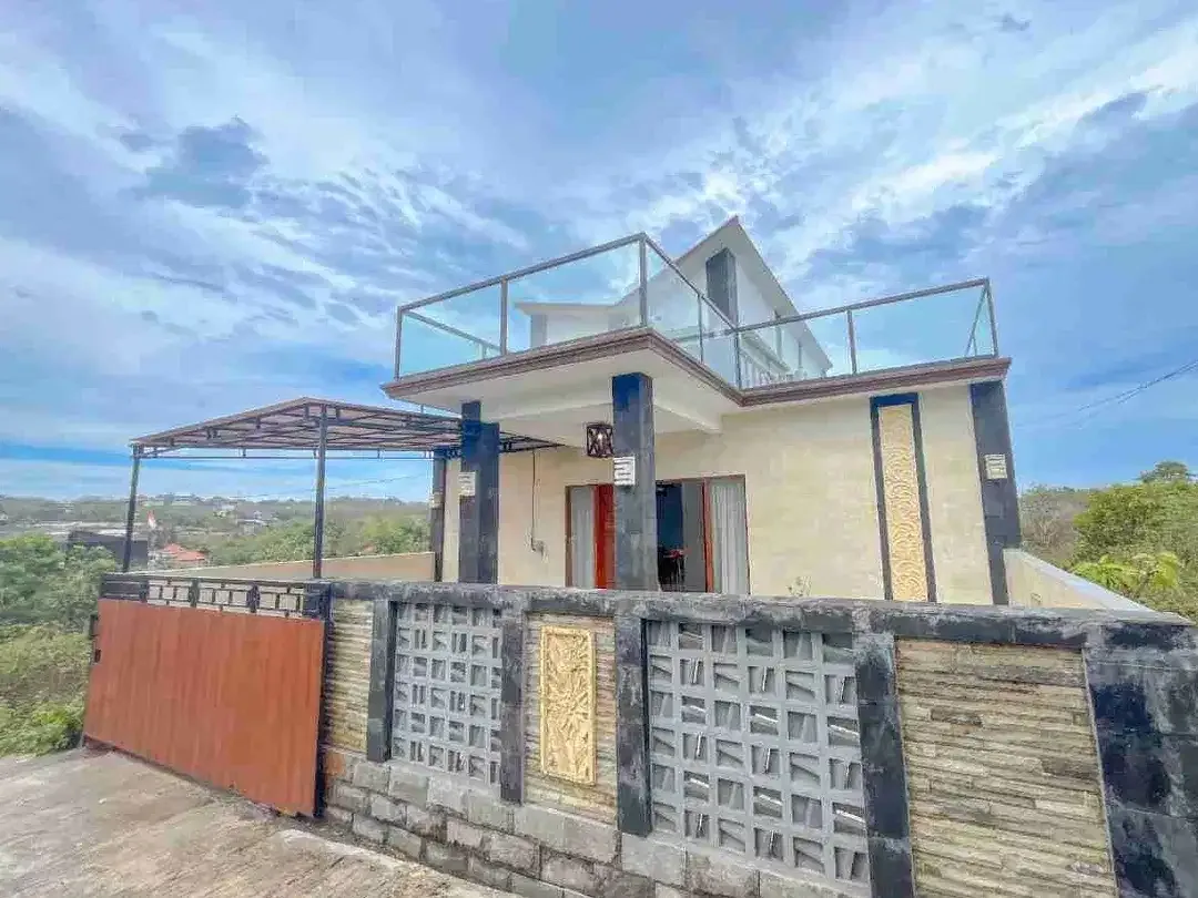 FREEHOLD 3BR VILLA HILL VIEW DI NUSA DUA BENOA – RP3,2 M - Image 1 of 9