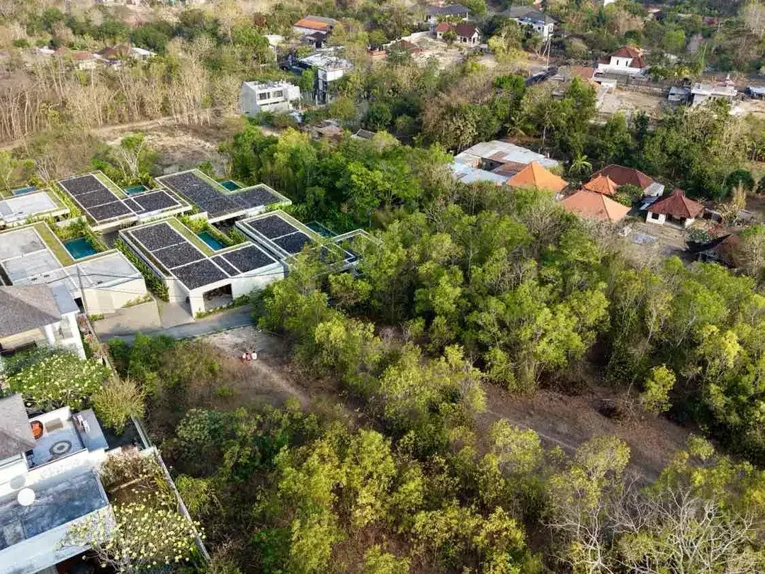 DIJUAL TANAH OCEAN VIEW DI UNGASAN BALI – LINGKUNGAN VILLA - Image 2 of 8