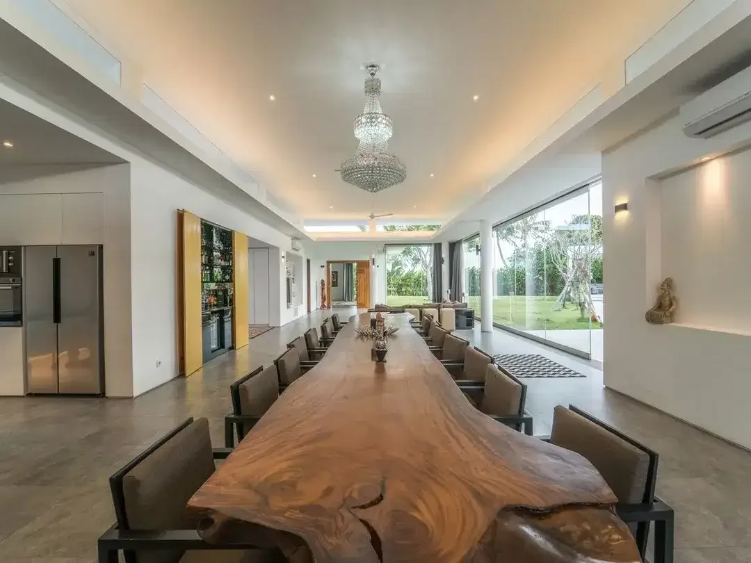 Freehold - Timeless Tropical Villa with Sophisticated Charm in Umalas - Image 10 of 10