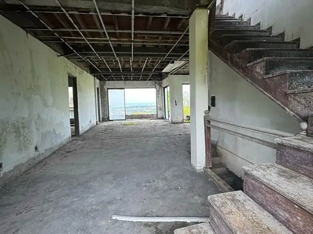 Rare Investment Opportunity: 927 sqm Freehold Ocean View Land with Unfinished 5-Bedroom Villa in Prestigious Nusa Dua - Image 5 of 10