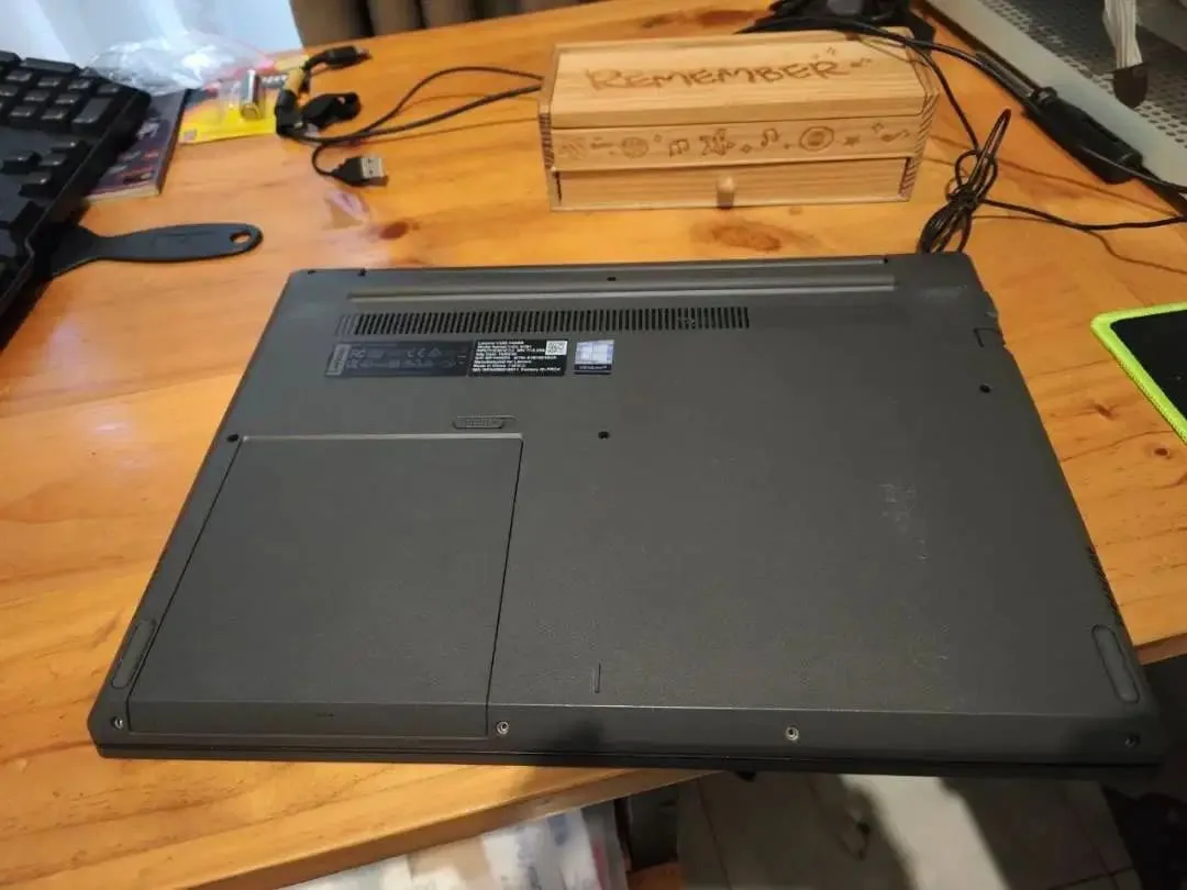 Laptop Lenovo Ryzen 5 V330 kondisi mulus - Image 4 of 5