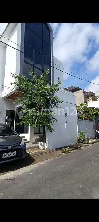 Disewakan Rumah 2.5 Lantai Lingkungan Pariwisata Canggu - Image 1 of 4