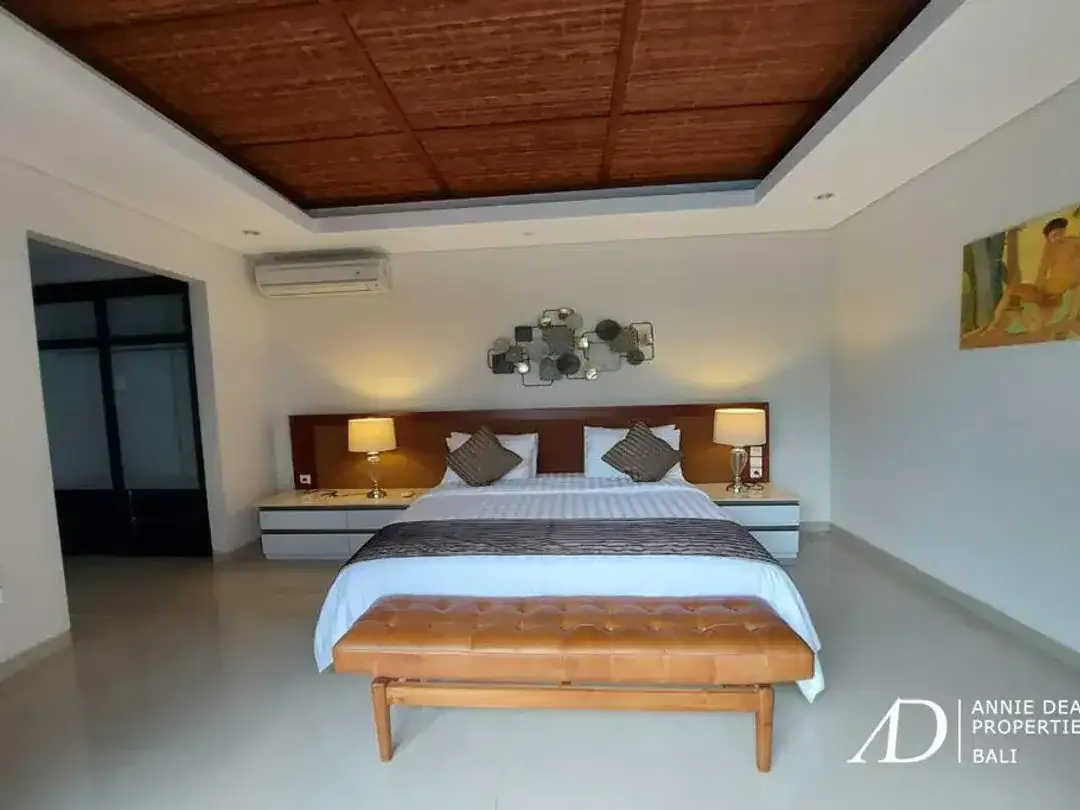 FREEHOLD TROPICAL DESIGN 3-BEDROOM VILLA IN SEMINYAK - Image 9 of 10