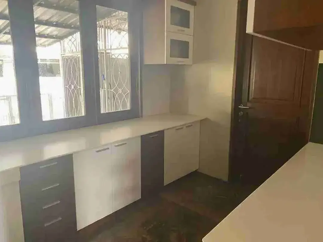 jual BU rumah luas 2,4 are & 2 lantai di jln.Cargo samping perumh Citraland denpasar - Image 8 of 10