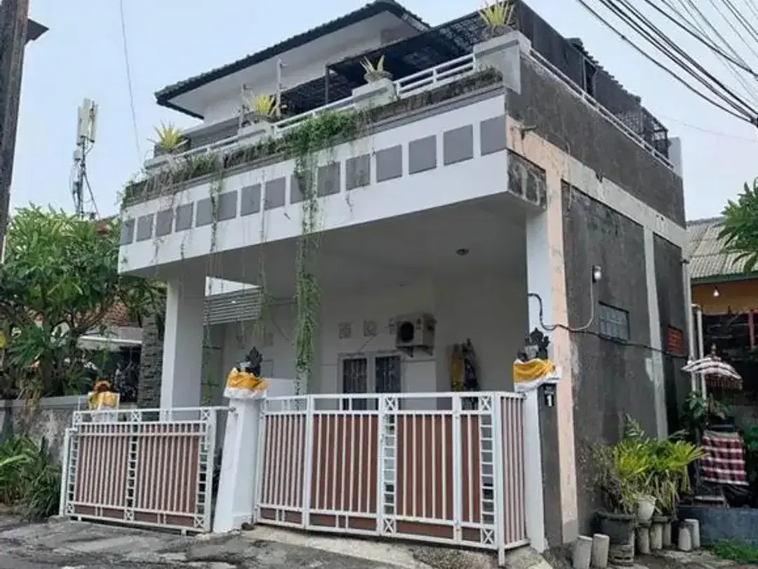 Rumah 4 Kamar Tidur Fully Furnished, Dekat Pantai Disewakan di Sanur - Image 1 of 10