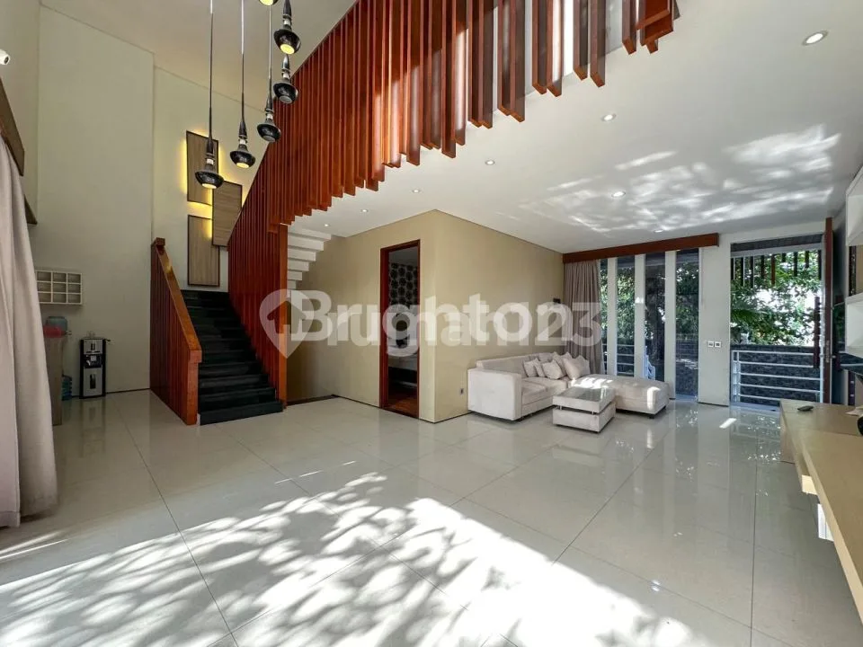 Rumah semi Villa 3 lantai dengan desain interior modern minimalis yang cozy semi Furnished with swimming Pool, Garden,serta akses jalan yang lebar,berlokasi di Gatsu Barat dekat Kerobokan - Image 3 of 4