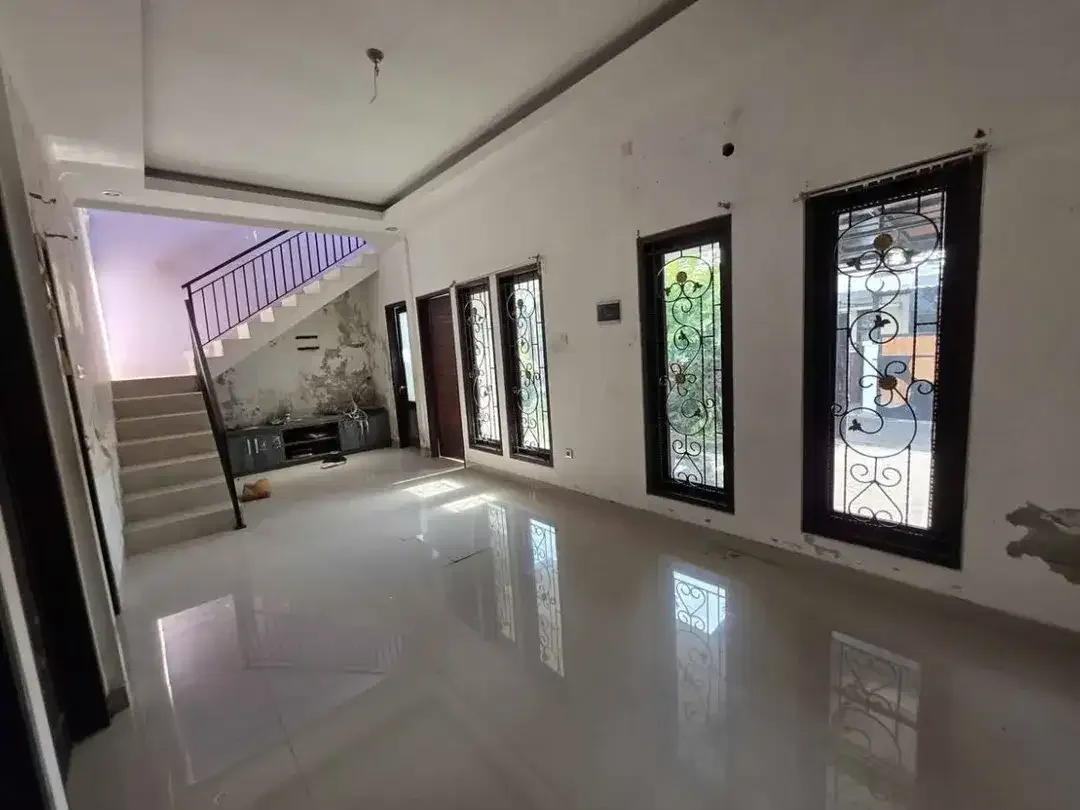 Dijual Cepat Rumah Lantai 2 - Pengalasan Padang Sambian, Denpasar Barat - Image 4 of 5