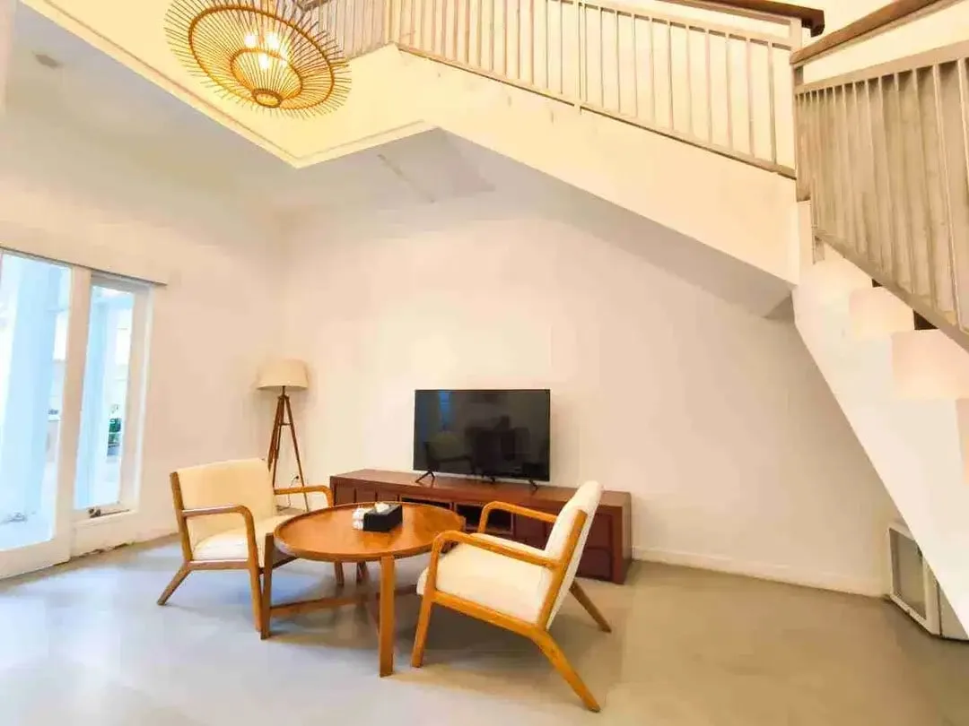 Commercial Luxury Villa Walking Distance to Canggu Beach Bali - Image 6 of 10