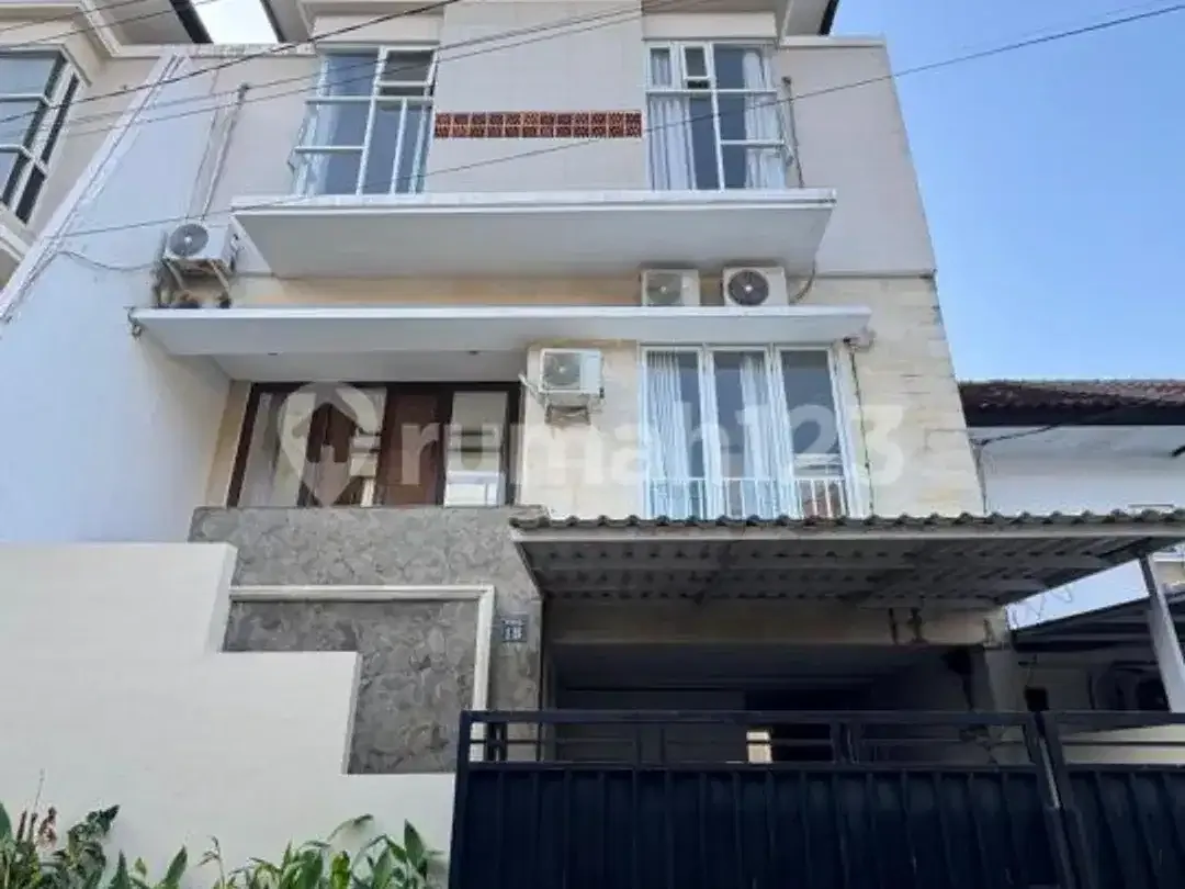 Dijual Villa Mewah Semi Furnished di Nusa Dua Bali - Image 1 of 10