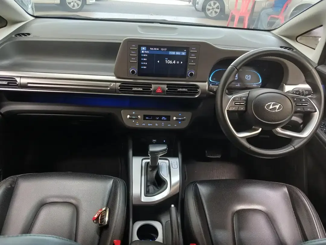 Hyundai Stargezer Prime 2023 Abu - abu A/T 1.5cc - Image 8 of 9