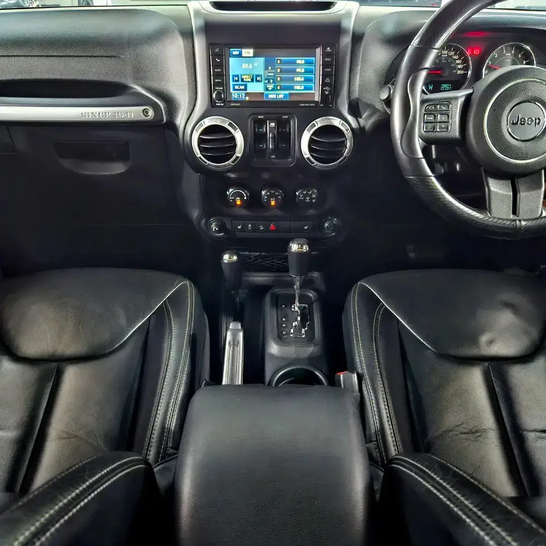 [2015] DP 50jt! Jeep Wrangler JK Sahara 2015 up Rubicon 3.6 at DK 2016 - Image 8 of 10