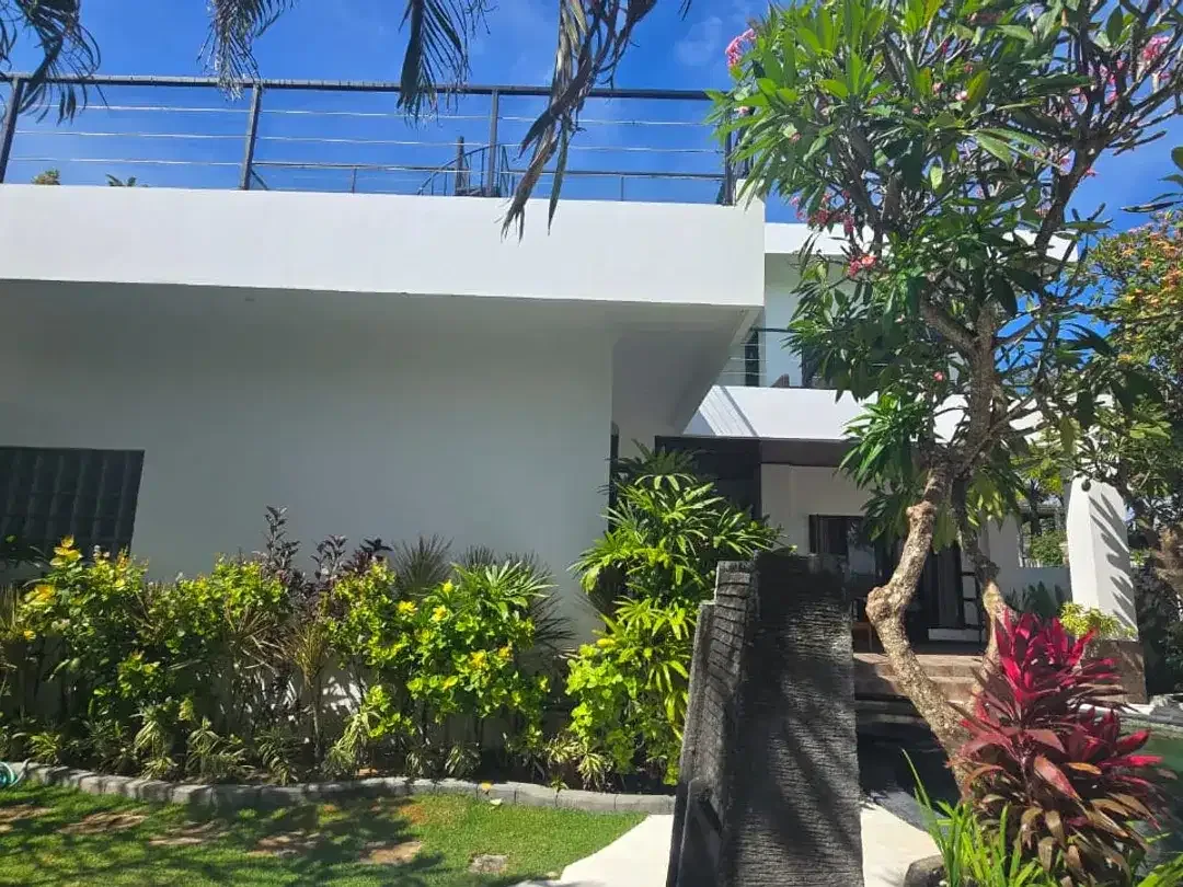 Villa Cantik Pinggir Pantai Tanjung Benoa Nusa Dua Bali - Image 6 of 10