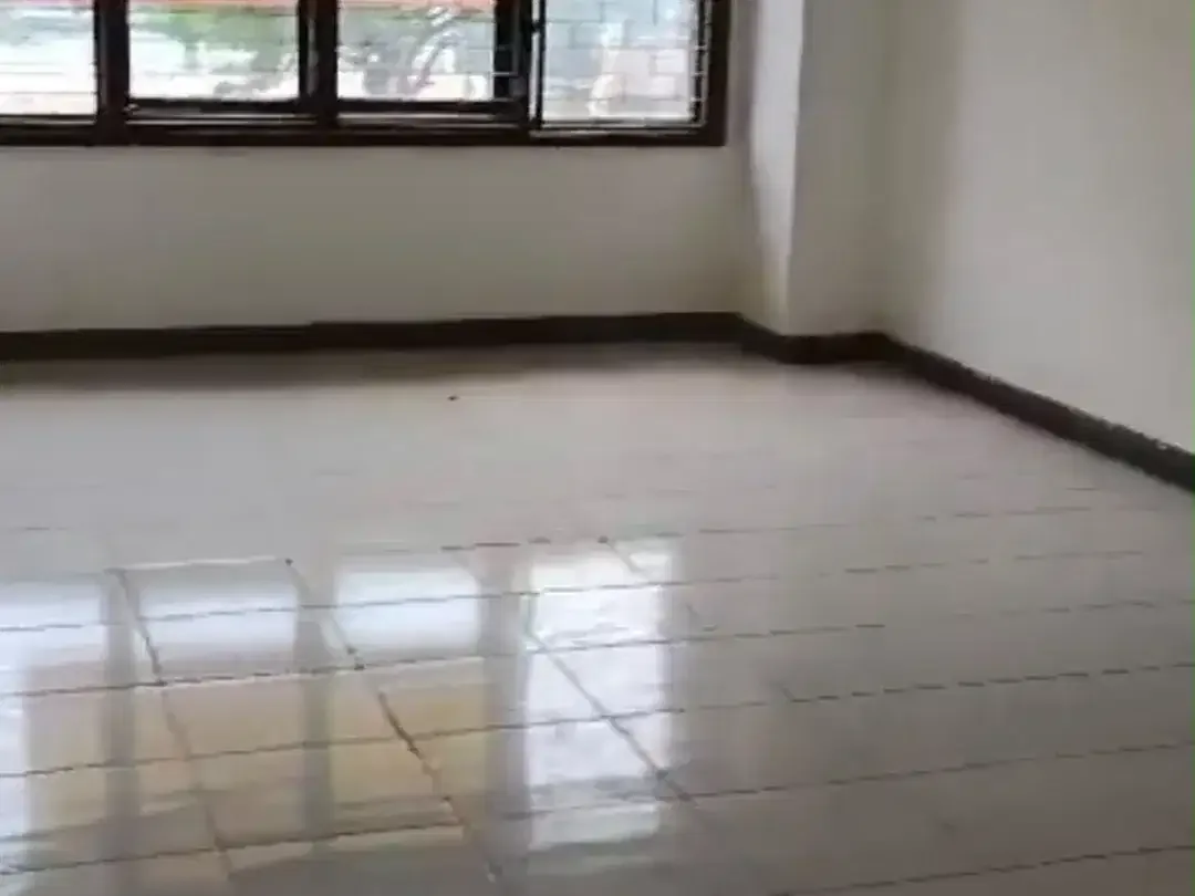 DIJUAL / DISEWAKAN — RUKO 3 LANTAI KONDISI BARU RENOVASI LOKASI KUTA - Image 2 of 5