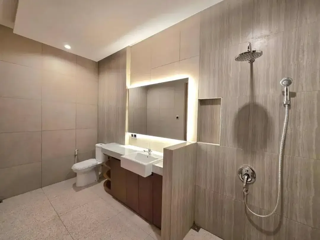 BRAND NEW VILLA 3BR WITH ROOFTOP FURNISHED BEST LOKASI DI NUSA DUA - Image 10 of 10