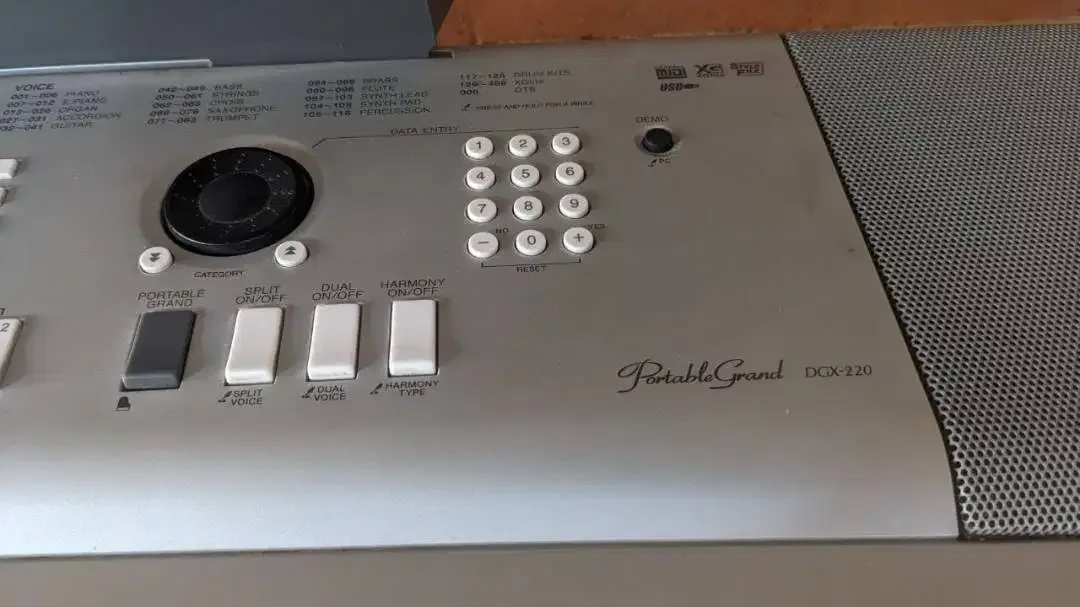 keyboard yamaha dgx 220 - Image 2 of 2
