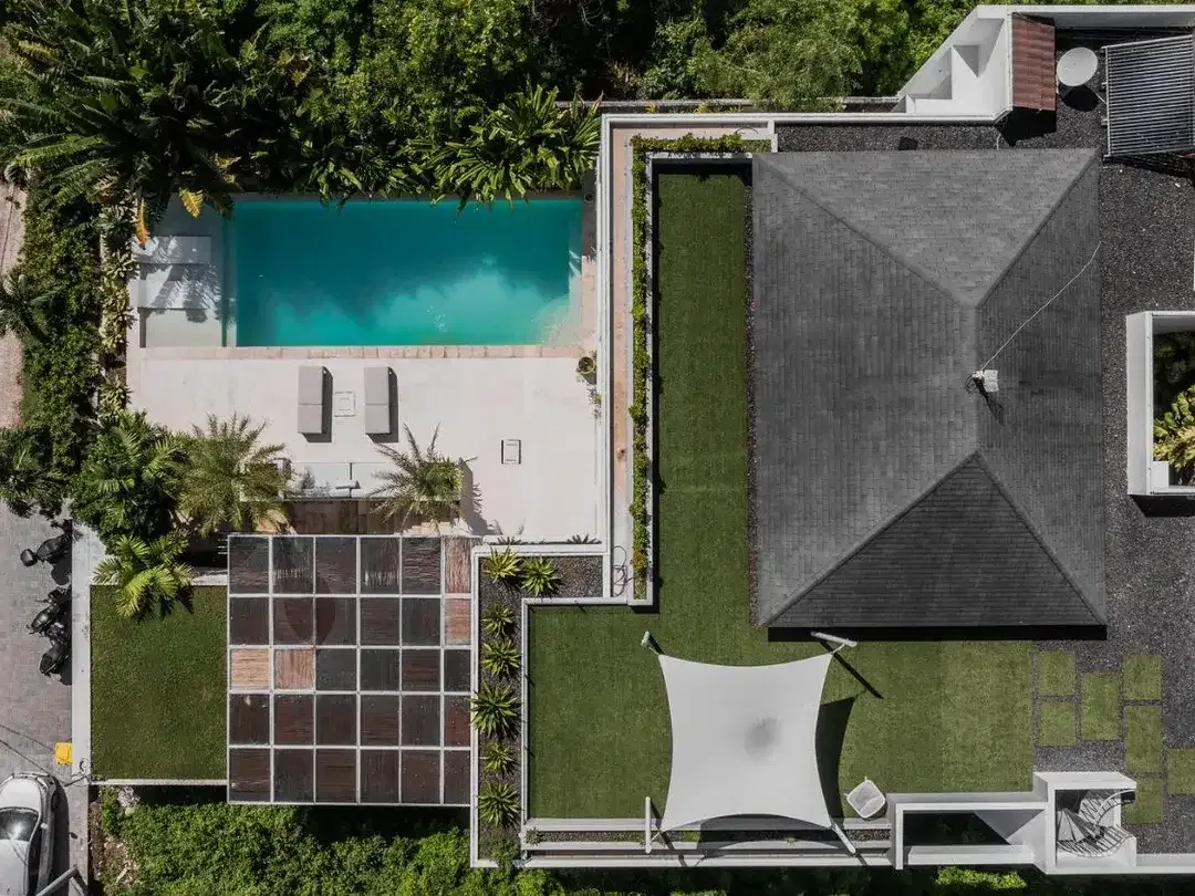Freehold - Luxurious 4-Bedroom Villa in Ungasan: Modern Elegance and Prime Location - Image 2 of 10