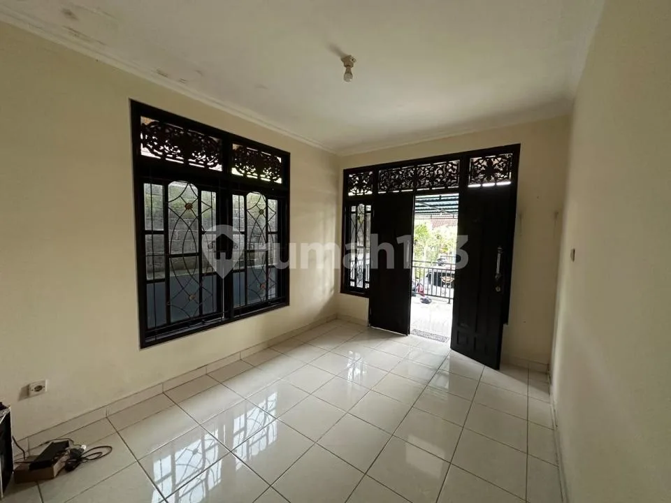Disewakan Cepat Rumah Super Luas Pinggir Jalan - Image 3 of 4