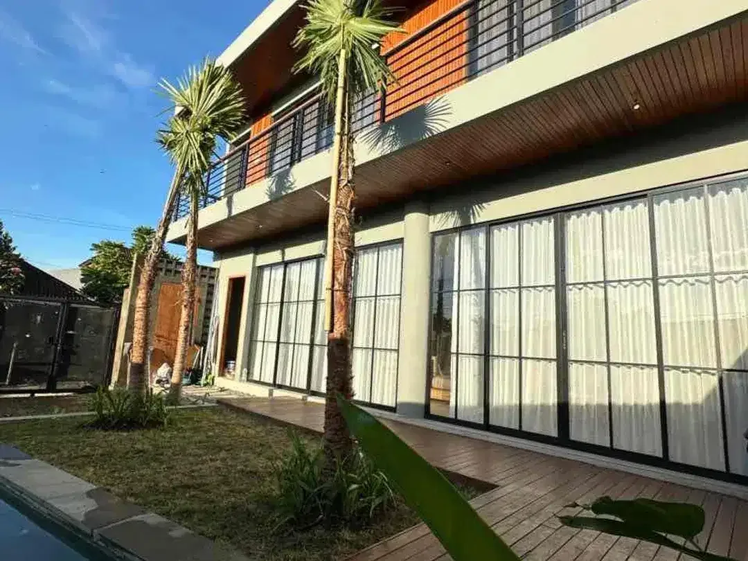 Eiffel Villa 
Modern kontemporer Villa

In Cepaka Munggu - Image 1 of 10