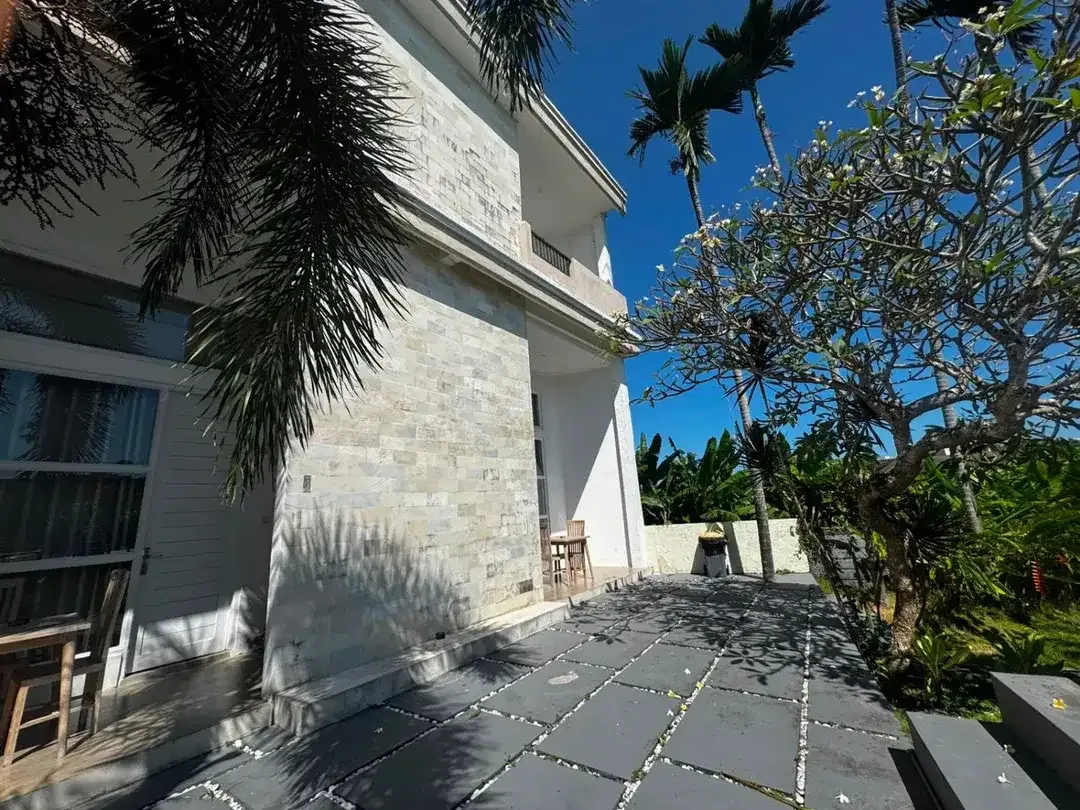 Dijual Resort Bintang 3 di Batu Belig Bali – 26 Unit Kamar & Villa, 300 Meter ke Pantai, SHM, Investasi Hospitality Premium  Kesempatan langka memilik - Image 2 of 10