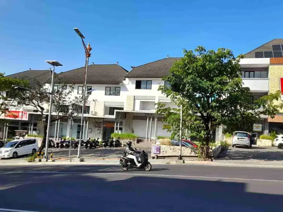 Ruko Nusa Dua Arcade Jalan Raya Siligita Lokasi Strategis Dekat Tol dan BTDC - Image 1 of 10