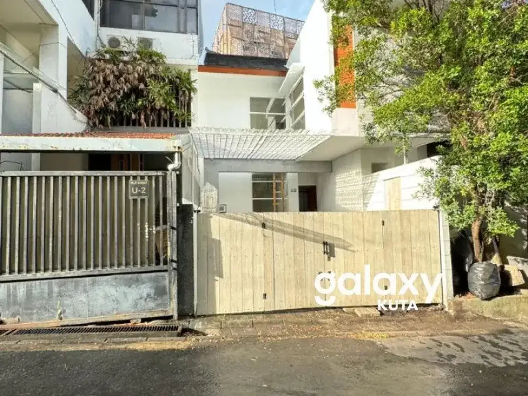 MODERN TROPICAL HOUSE IN PURA MERTASARI FOR SALE OR LEASEHOLD - Image 1 of 10
