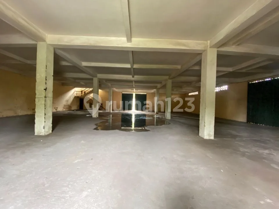 Ruko Gandeng 3 di Jalan Utama Cargo 2 Lantai Masih Ada Tanah Kosong Cocok Untuk Gudang Lokasi Di Area Komersial Premium - Image 4 of 4