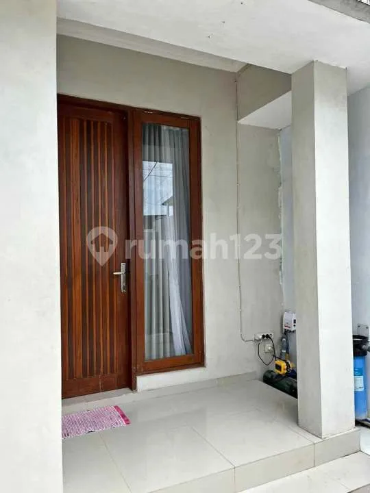 Dikontrakkan Rumah Baru Jadi, Konsep Minimalis Lt2 di Munggu - Image 1 of 4