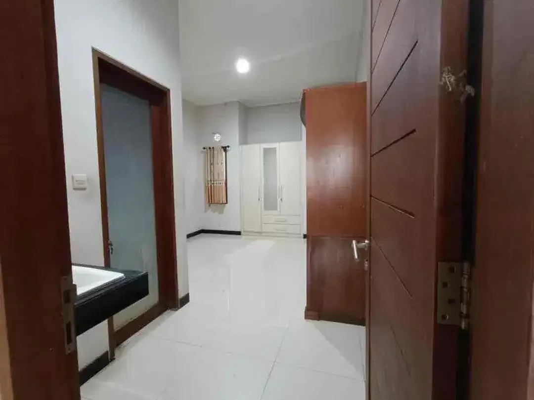 ID:H-137 Disewakan Rumah Ubung Denpasar Bali Dekat Gatsu Kerobokan Dalung - Image 3 of 10