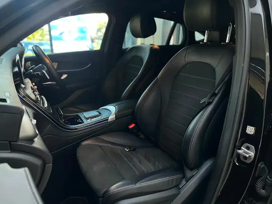 Mercedes-Benz GLC 300 4MATIC COUPE A/T 2022 HITAM METALIK - Image 6 of 10