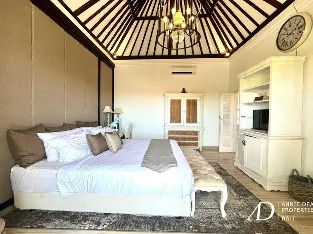 LEASEHOLD | COLONIAL STYLE 3-BED VILLA IN CANGGU - Image 10 of 10