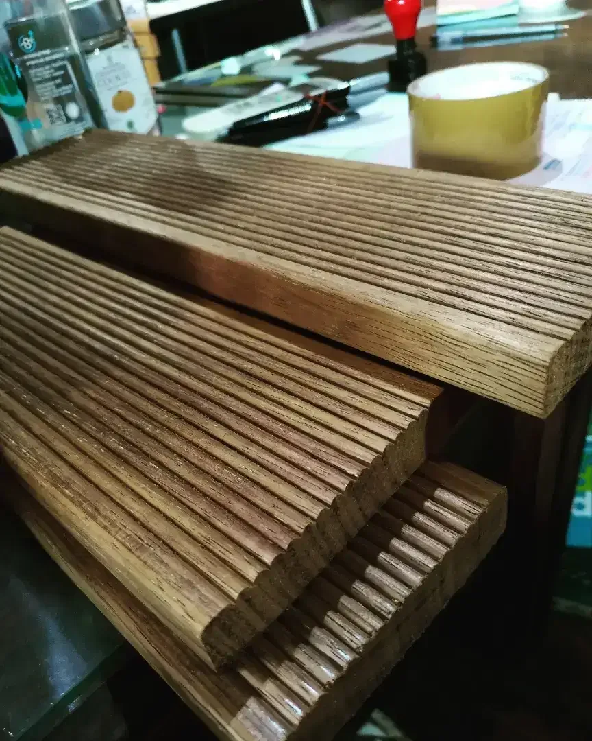 Decking kayu bengkirai - Image 2 of 2