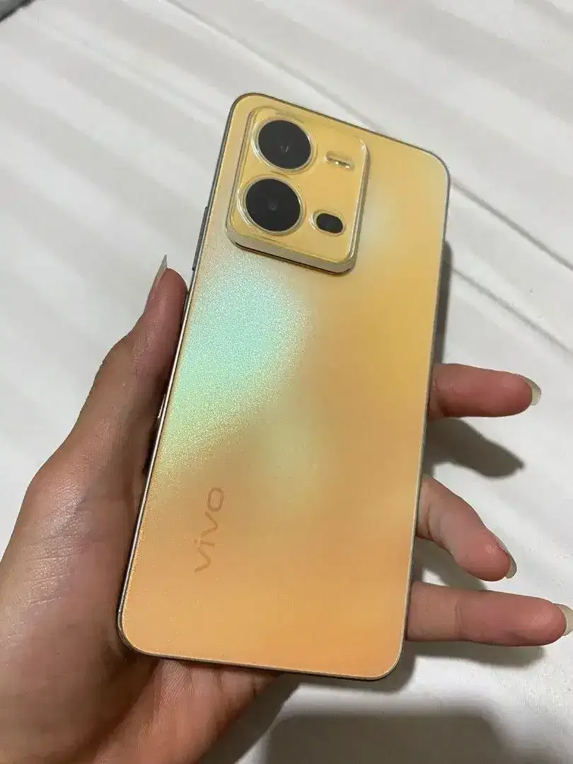 Vivo V25e memori 256/12+8GB garansi masih - Image 1 of 7