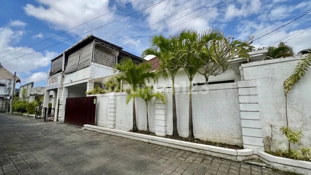 Exclusive 3Br Villa For Rent In Kerobokan | Private Pool & Near Seminyak - Image 4 of 4
