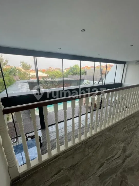 Villa Mewah Lokasi Sangat Strategis di Pusat Dewi Sri, Kuta - Image 3 of 4