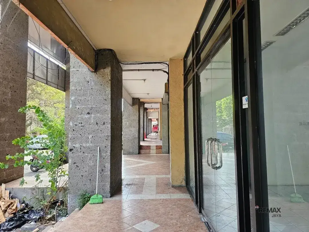 Ruko 3 Lantai Disewakan di Renon, Denpasar, Lokasi Strategis - Image 2 of 10