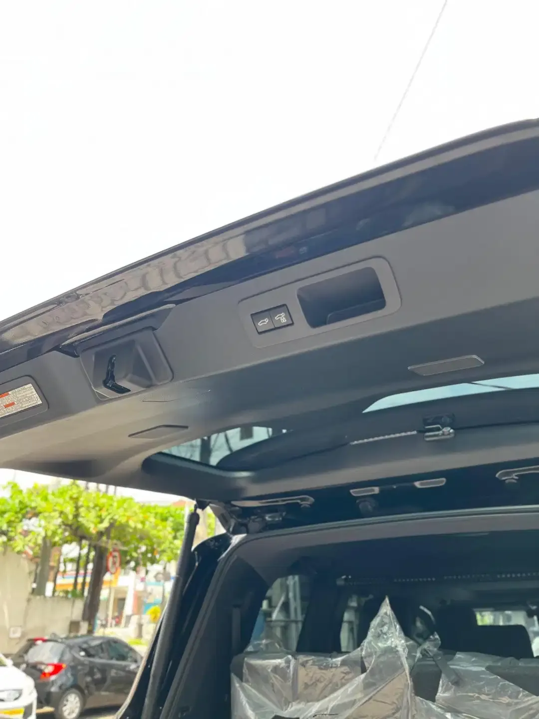 Toyota Land Cruiser 2023 Diesel - Image 7 of 10