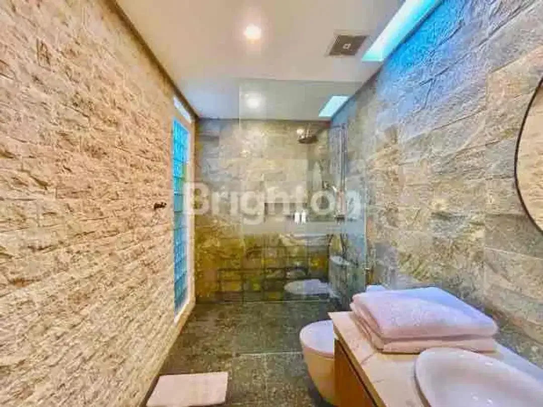 3 BR TROPICAL VILLA FULL FURNISHED IN SANUR BEACHSIDE - Image 8 of 8