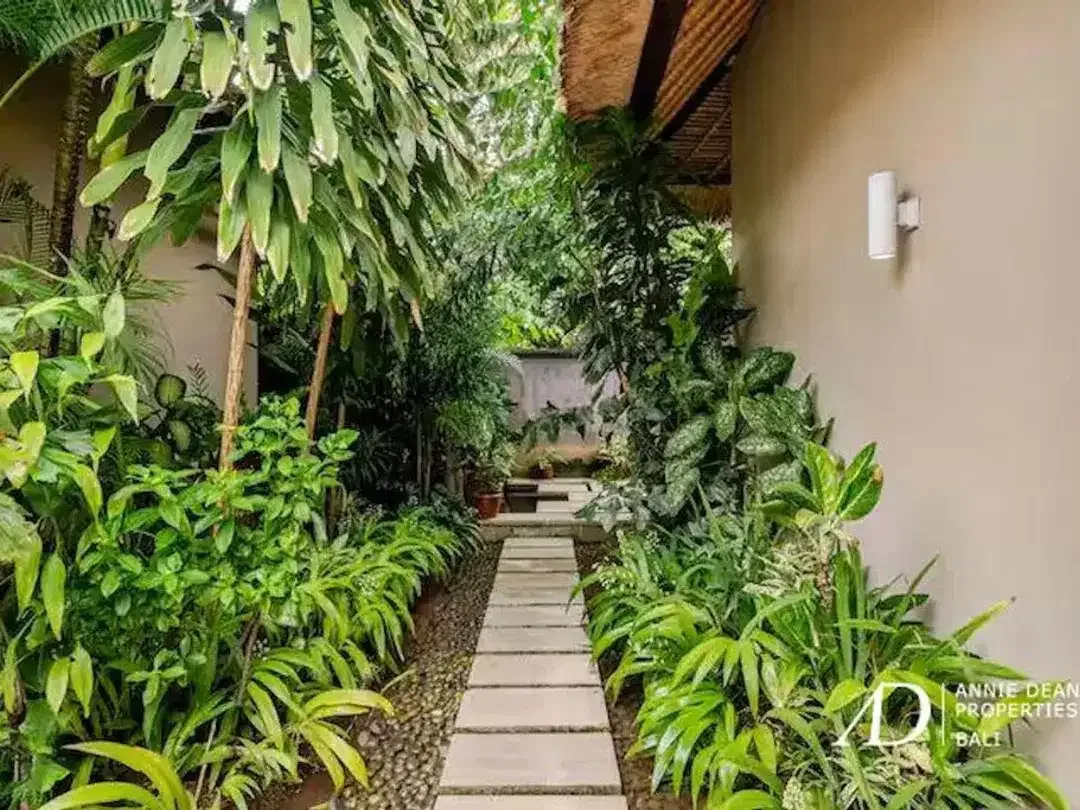 FREEHOLD | BALINESE STYLE WITHIN A COMPLEX VILLA IN PERERENAN CANGGU - Image 5 of 10