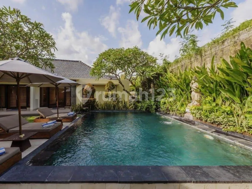 Villa Full Furnished Pool 2 Lantai Strtaegis di Seminyak - Image 2 of 4