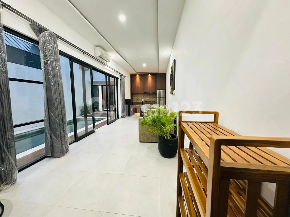Villa Dekat Pantai Strategis Furnished With Pool Seminyak, Badung - Image 2 of 4
