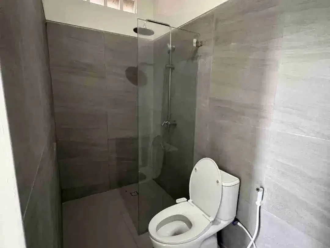 DIJUAL RUMAH 2 LANTAI MUMBUL PERMAI - Image 6 of 8