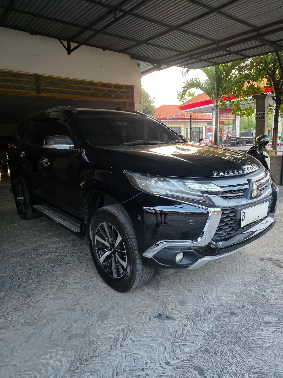 Pajero Dakar 2019 4x4 Automatic - Image 2 of 5