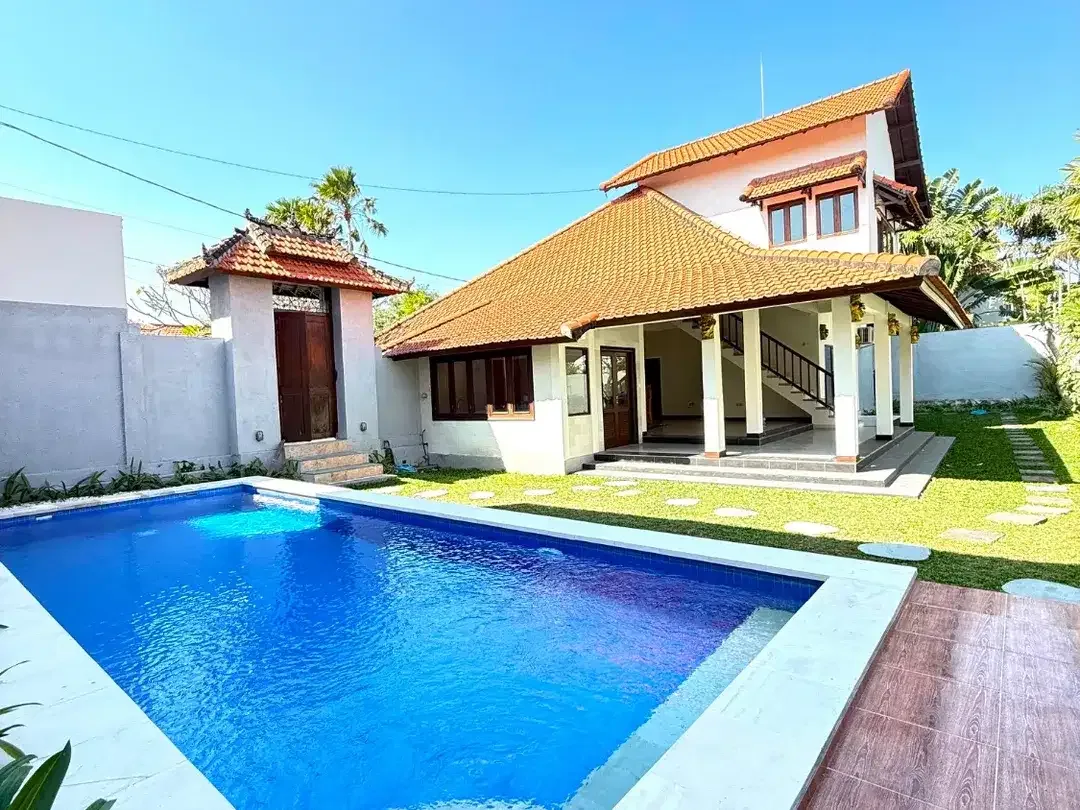 Disewakan — Villa 4 Kamar di Lokasi Strategis Jl Pantai Berawa - Image 5 of 8